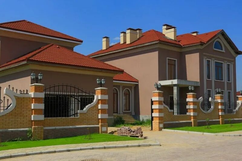 Кп калуга. Поселок калужские усадьбы. Коттеджи калужские усадьбы. Коттеджный поселок никольское наро-фоминск. Элитный коттеджный посёлок.