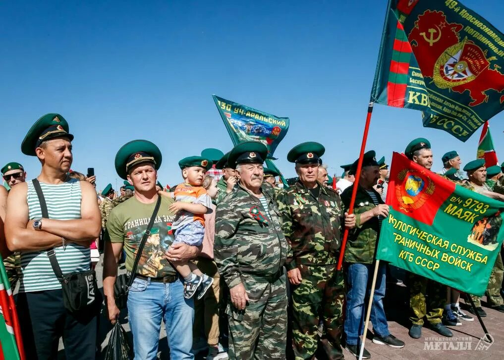 День зеленой фуражки 1 июля. С праздником пограничника. День пограничной фуражки. День зеленой фуражки 1 июля поздравление. День пограничника фуражка пограничника.