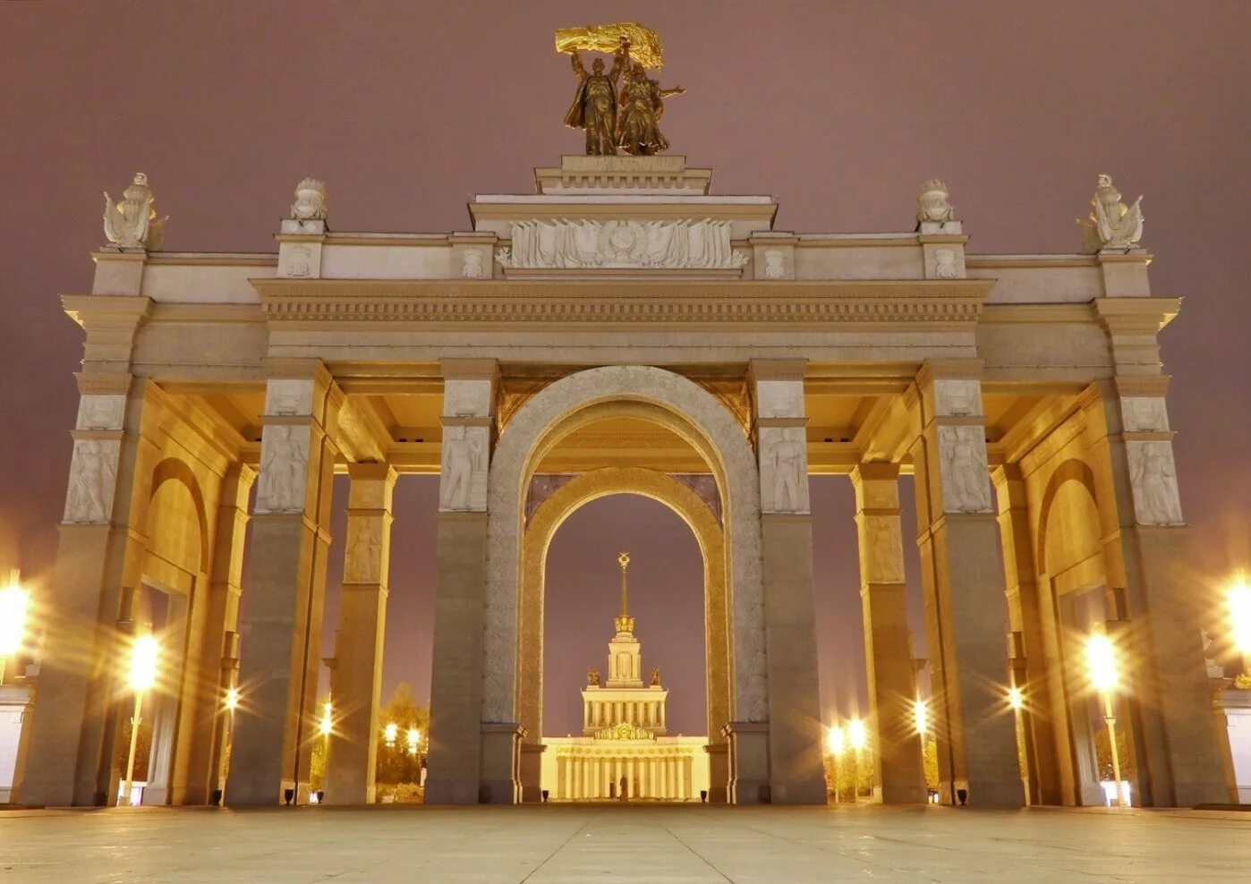 Парк вднх ворота. Ухтомский триумфальные красные ворота. Триумфальная арка в москве вднх. Пятипролетная триумфальная арка вднх. Пятипролетная триумфальная арка вднх.