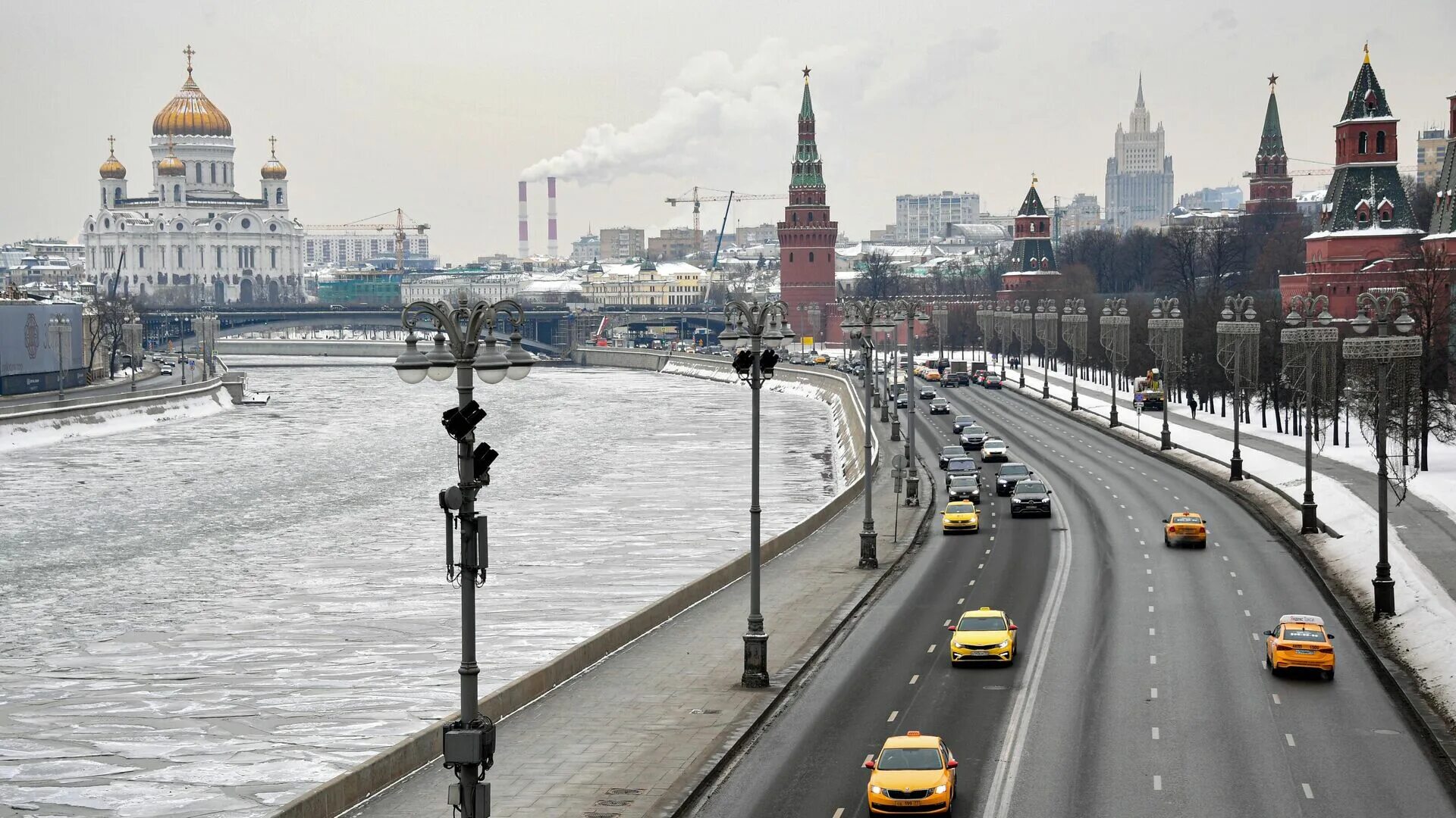 Зовет жить в москву. Храм Христа Спасителя 19 век. Красивые виды Москвы. Апрель в Москве. Москва с воздуха.