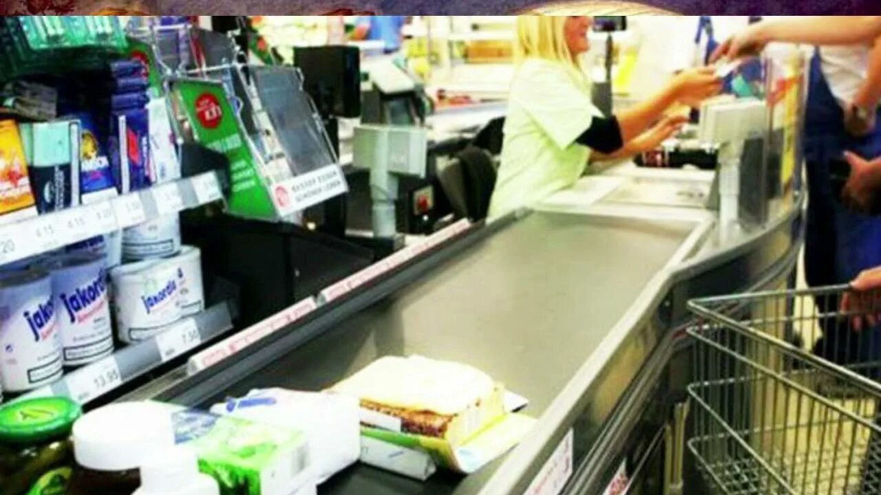 Розничная торговля. Отправила в магазин. Продавец продуктов. Отправила в магазин. Касса в продуктовом магазине.