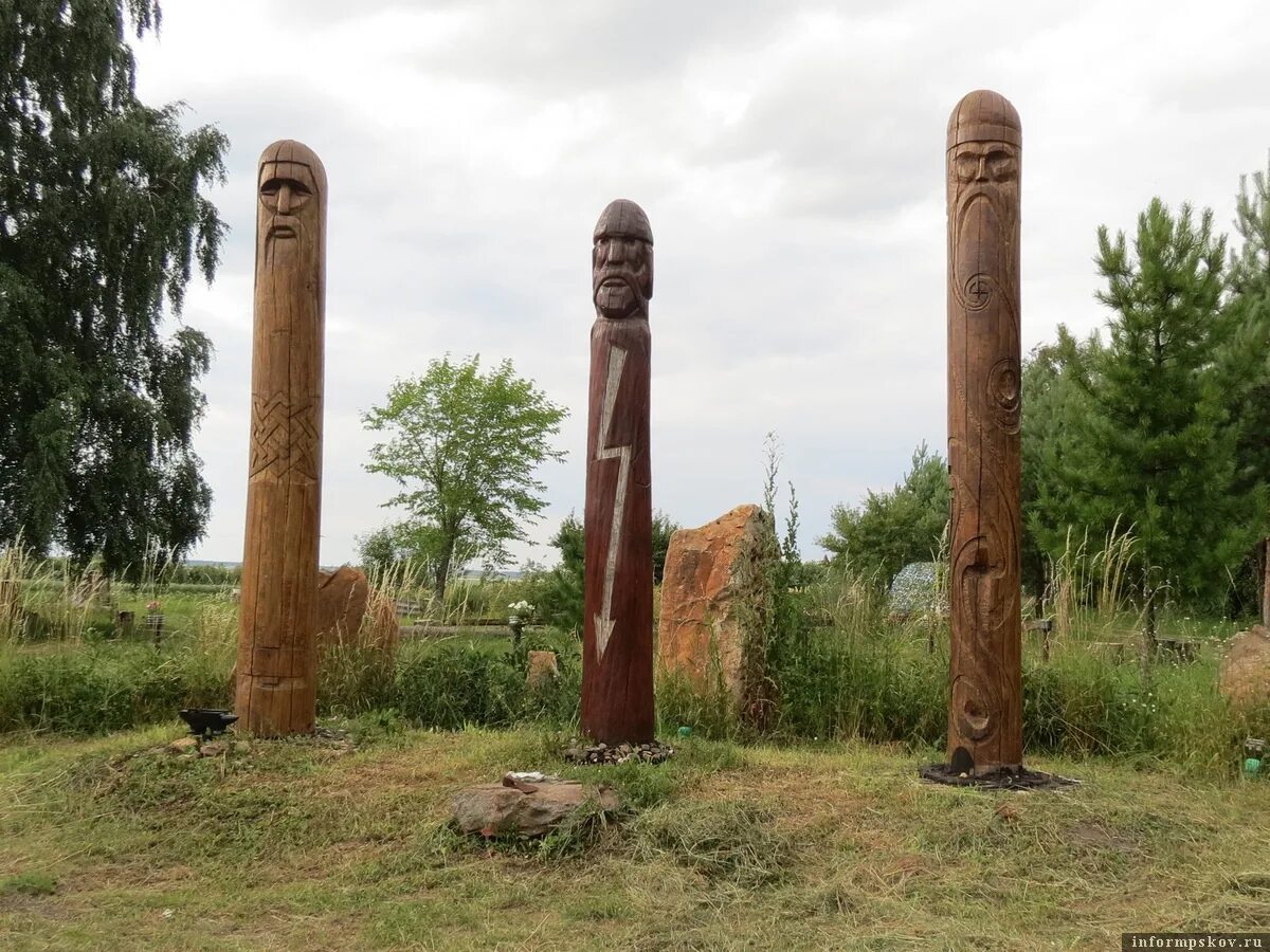 Купчинское капище Перуна. Капище Перуна в Орловской области. Языческое капище Псков. Коломенское капище Велеса.