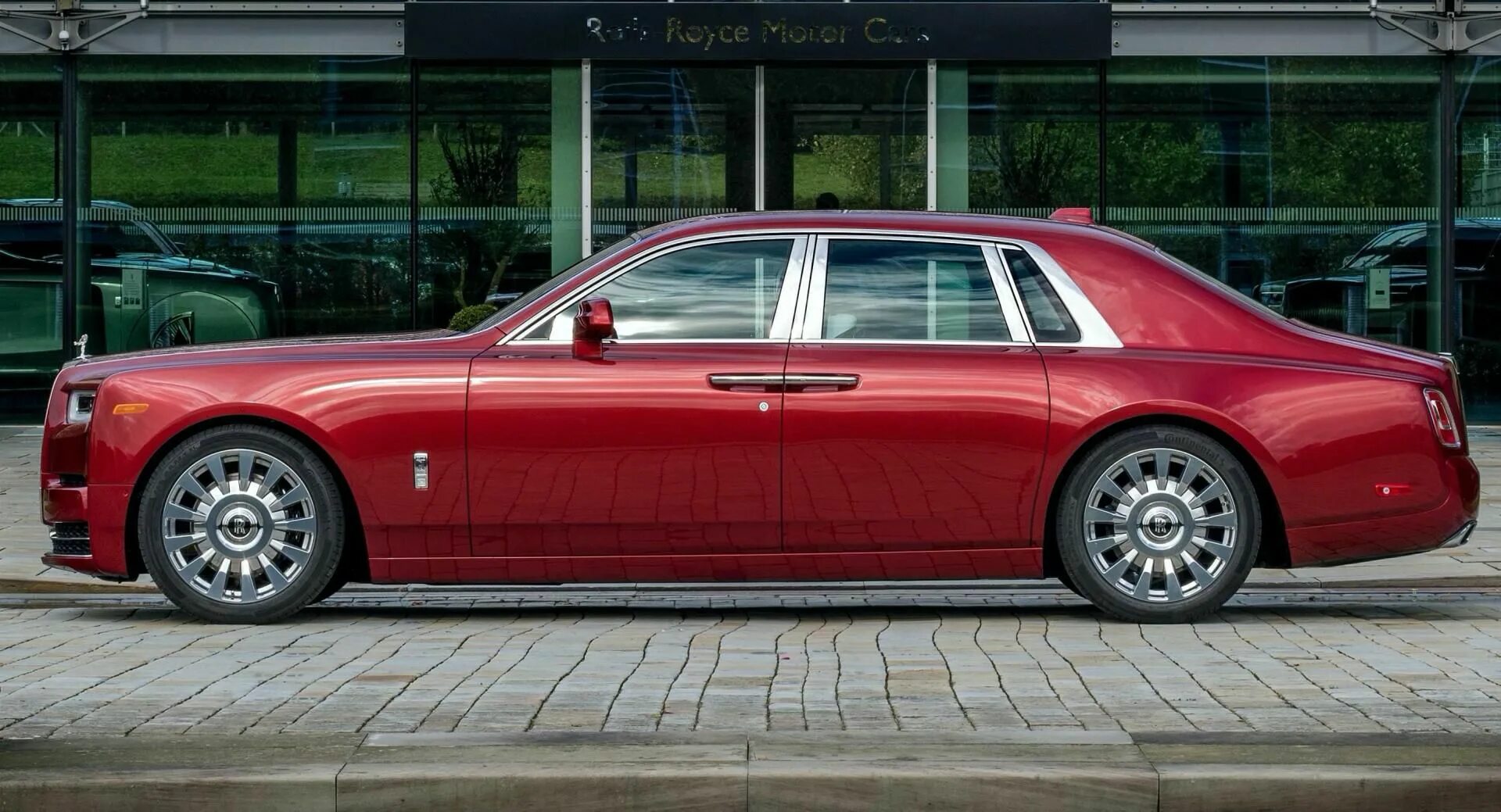 Rolls-Royce Phantom VIII. Rolls Royce Phantom красный. Rolls-Royce Phantom (VII). Rolls Royce Phantom 8.