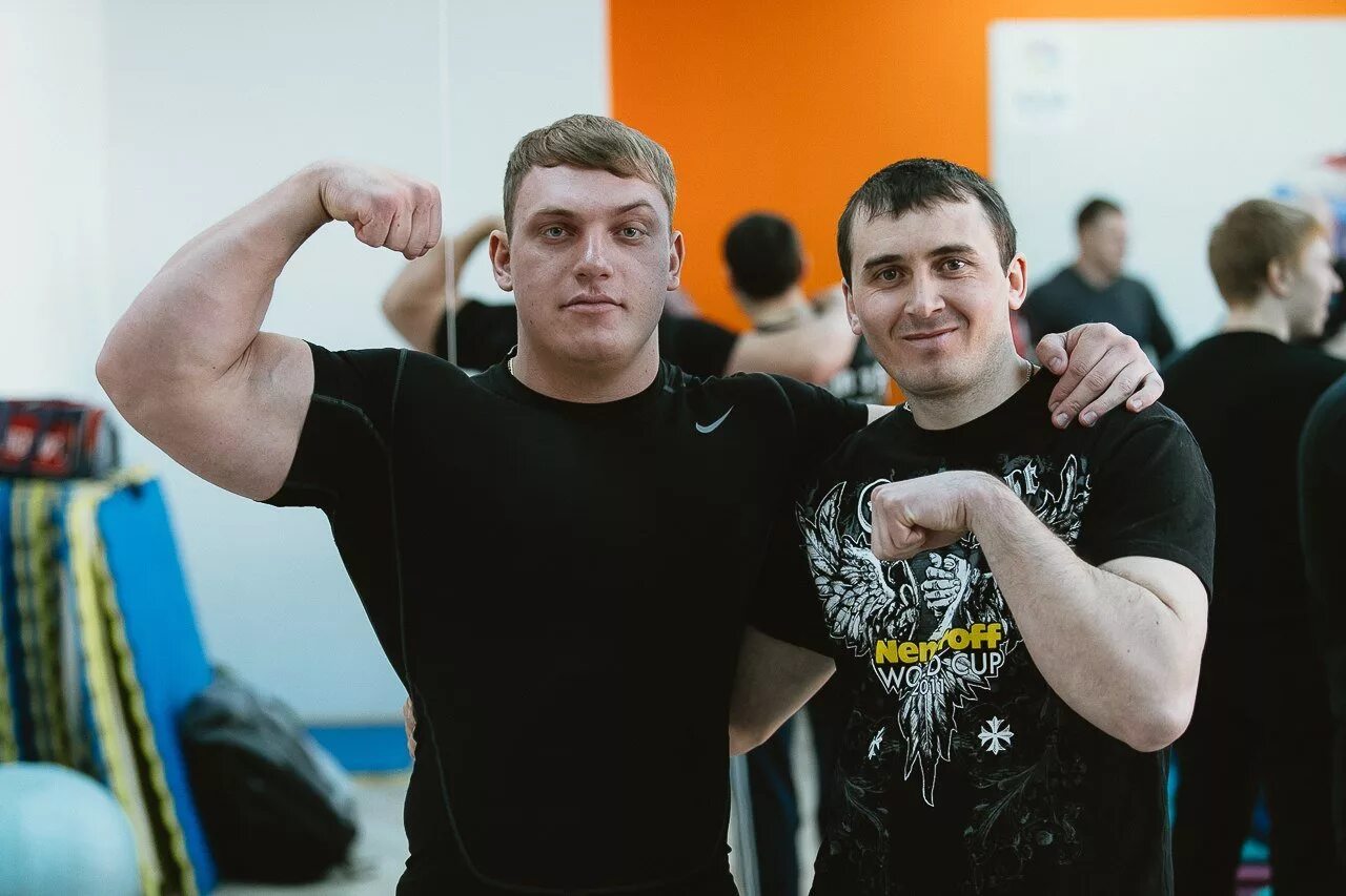 Армянский армрестлинг. Армрестлинг. Рукоборцы. Иван гусельников новосибирск армрестлинг. Армрестлинг макс остертак.