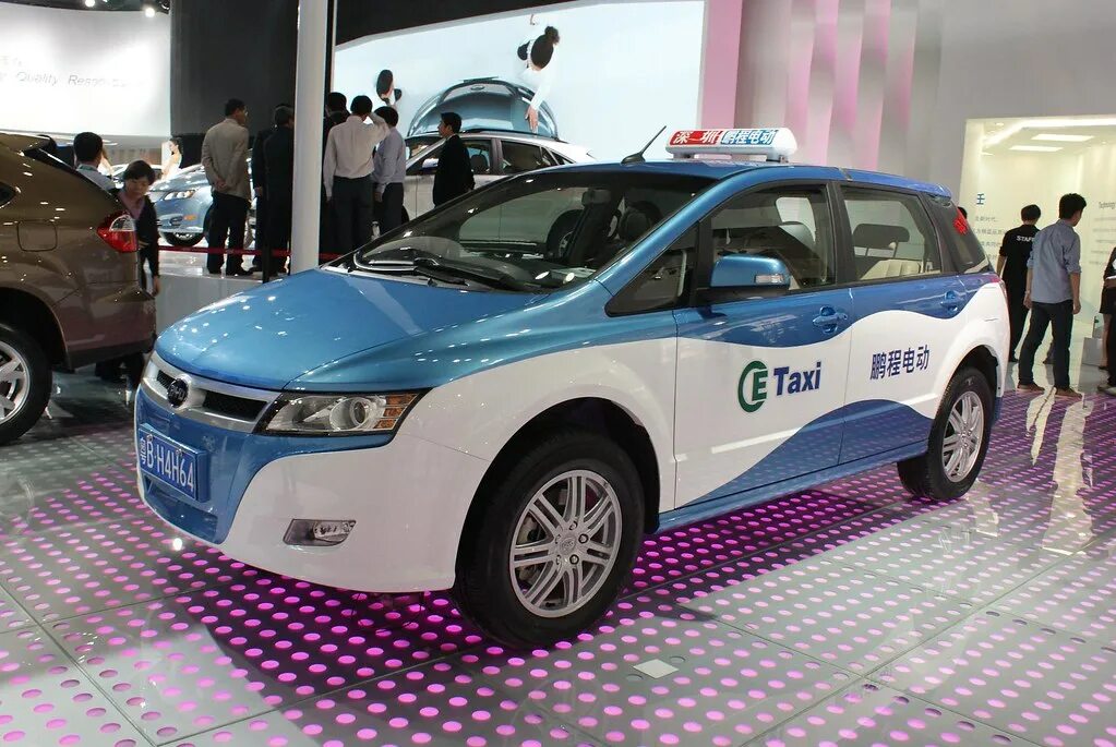 Китайский электромобиль 1111 лс. Byd e6 электромобиль. Электрокар китай 2022. Weltmeister ex5 2022. Китайский электромобиль.
