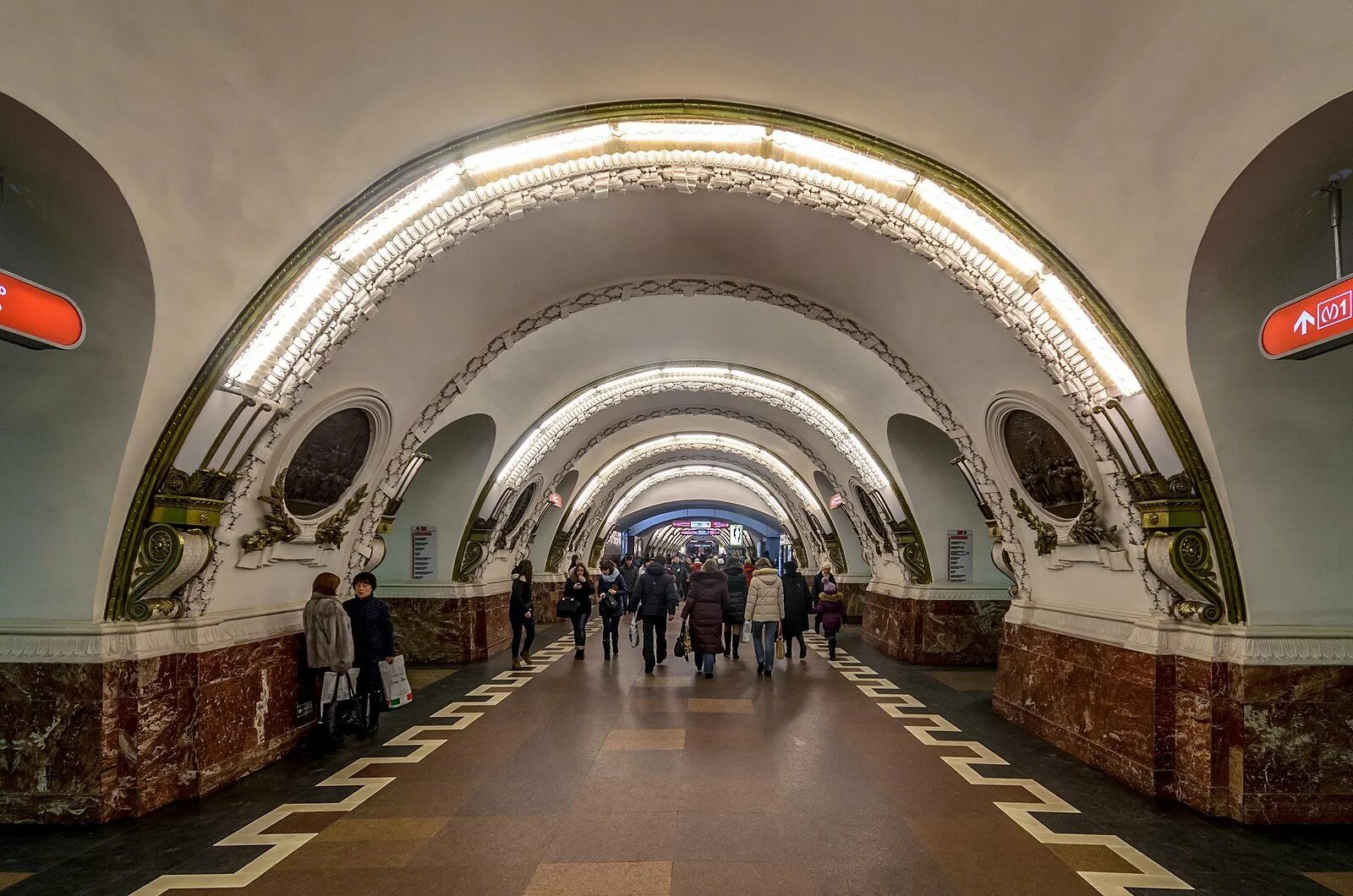 Площадь восстания метро. Питер метро площадь восстания. Станция метро площадь восстания санкт-петербург. Площадь восстания санкт петербург 2022. Станция метро площадь восстания санкт-петербург.