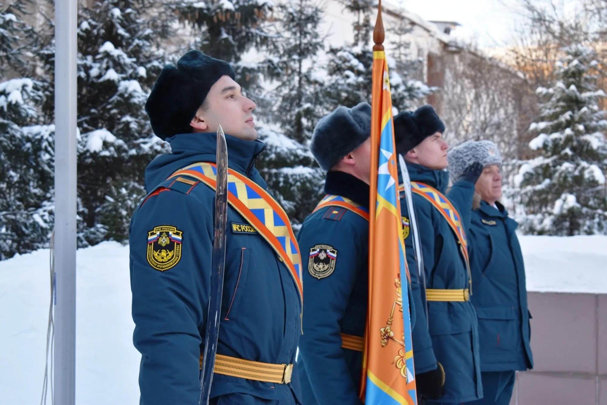 Сайт мчс челябинск. МЧС Челябинской области. МЧС Челябинск сотрудники. Главное управление МЧС России по Челябинской области. Глава МЧС Челябинской области.