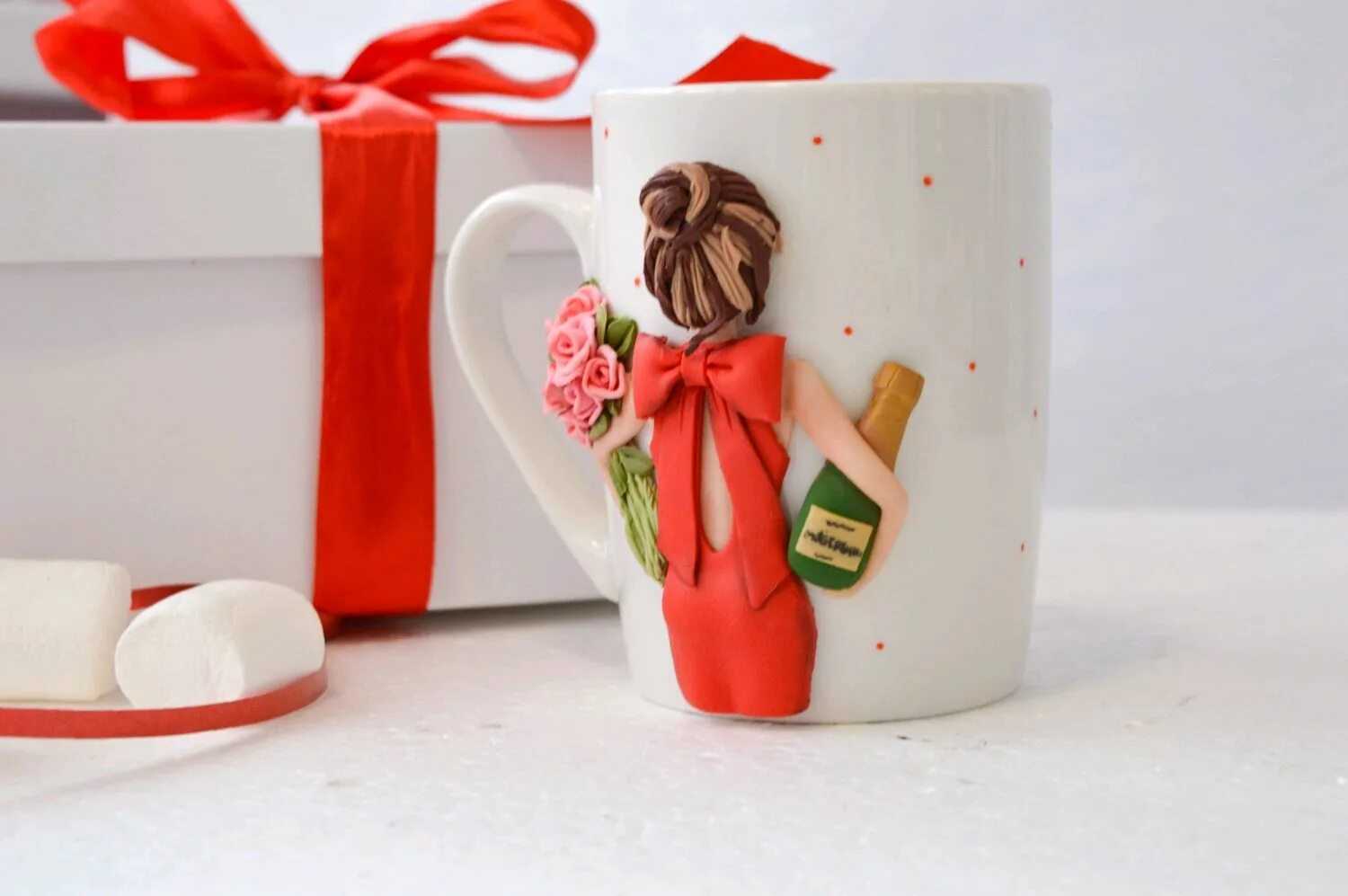 Ювелирные украшения. Подарок жене 8 марту. Ювелирные украшения. Подарочная чашка. Ювелирные украшения.