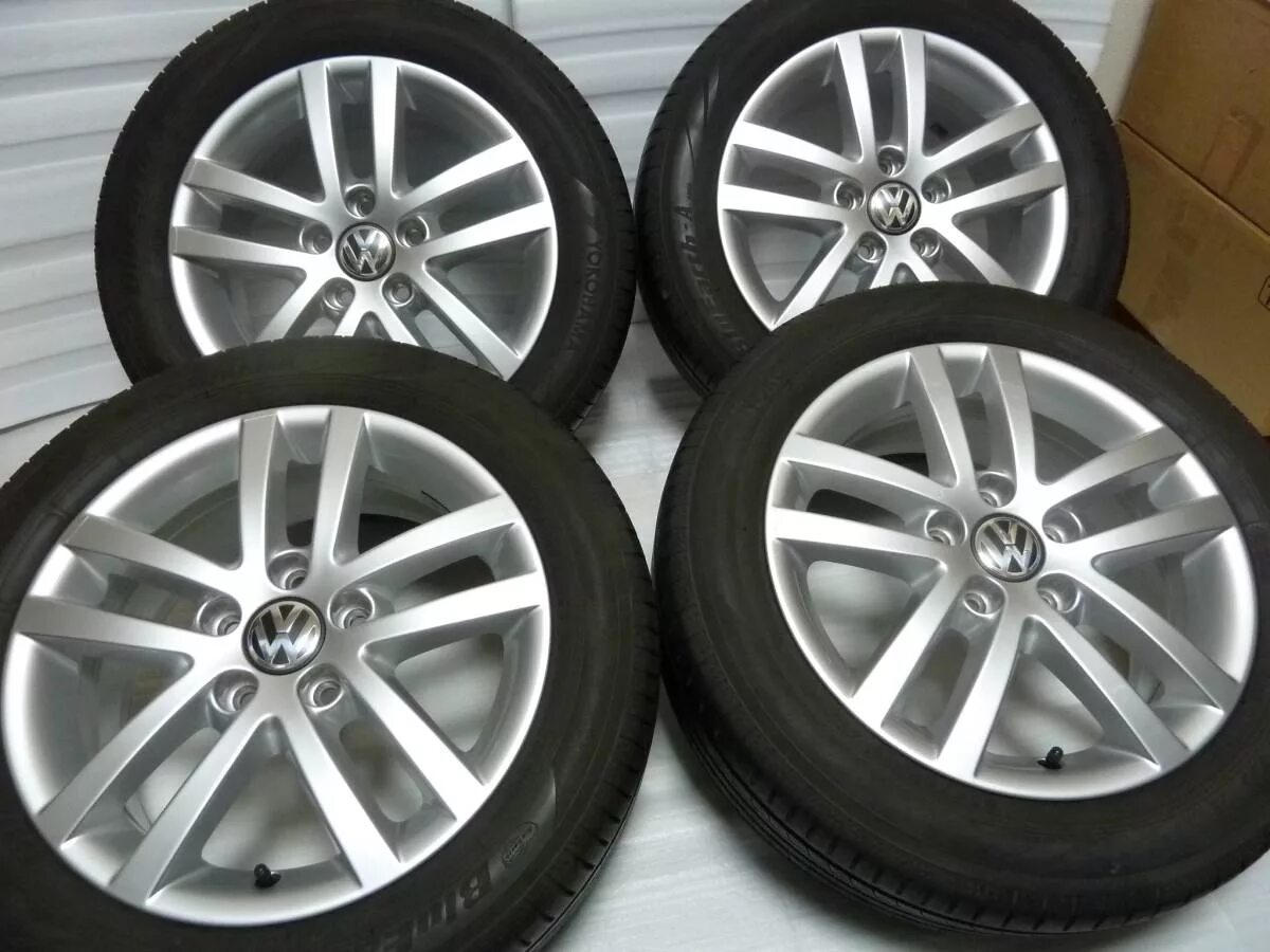 Гольф 6 r16. Диски на гольф 6 r16. 205/50 R16 Golf 6. Volkswagen Golf 6 на 16 дисках. Купить гольф колесо