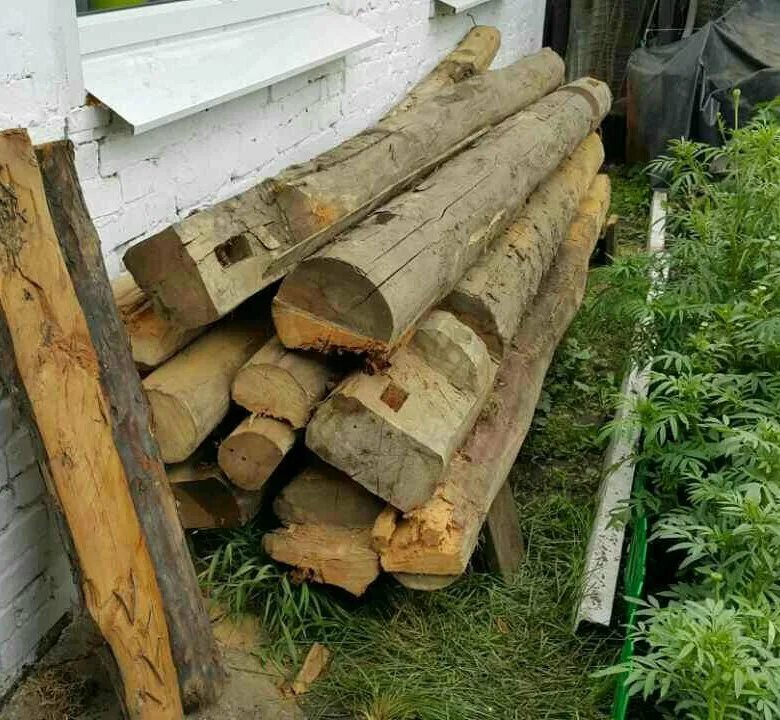 Крайняя доска из бревна 6. Дрова с разбора. сухие бревна на дрова. дрова от сруба. доски бревна.