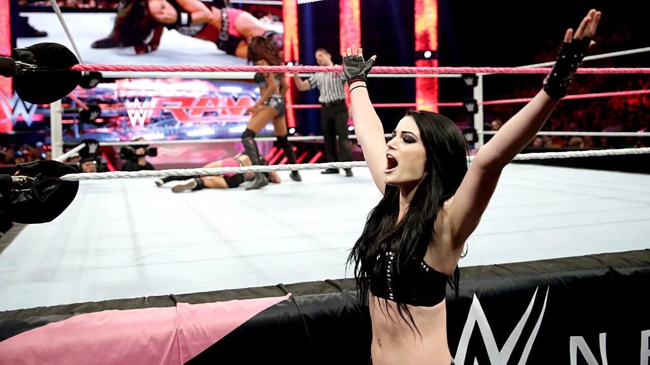 Также выступала. Paige WWE 2014. AJ Lee ринг сражения. WWE девушки Армении. Пейдж из WWE И её ножки.