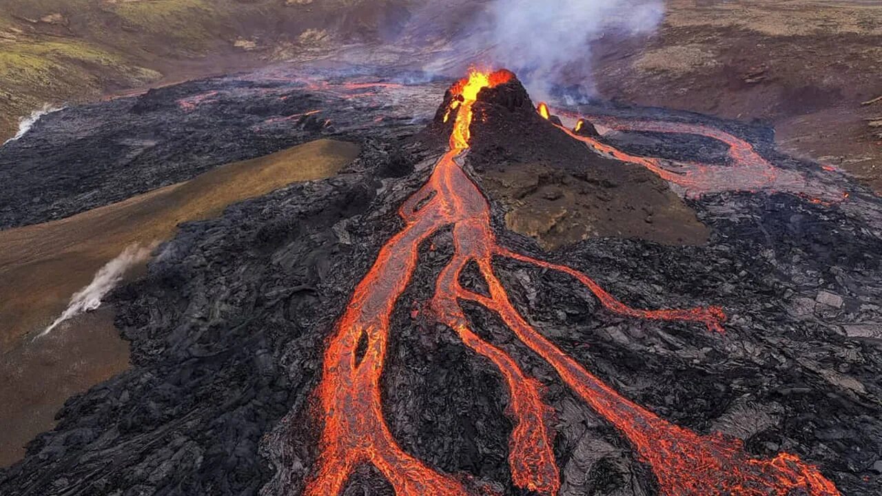 Последнее извержение в 100 лет. Еулстонский вулкан. вулкан йеллоустоун извержение. скартарис вулкан. вулкан эджен.