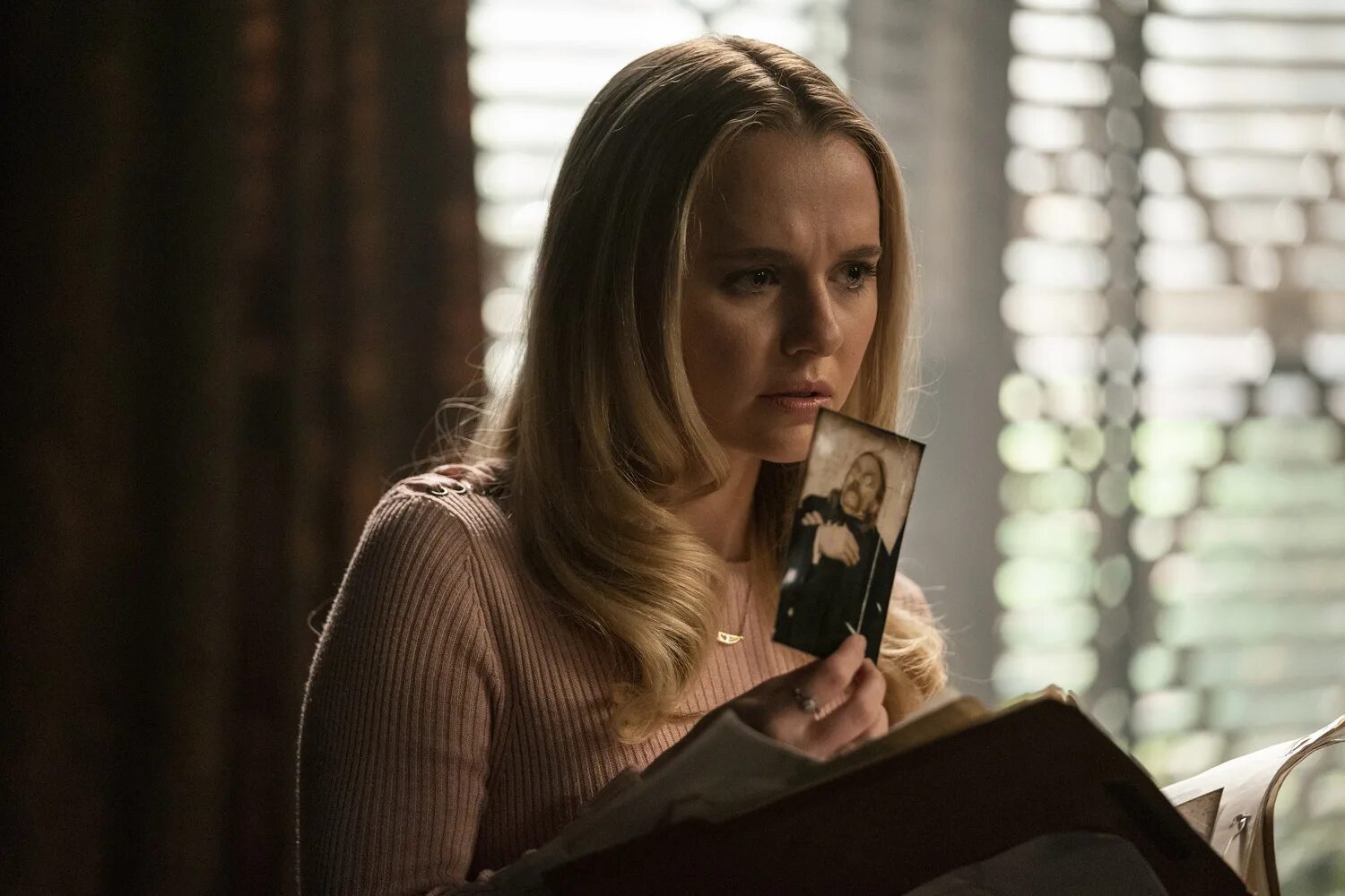 проклятие аннабель мия. проклятие аннабель 3 фильм 2019. проклятие аннабель живая. мэдисон исман проклятие аннабель. фильм проклятье анабель 1.