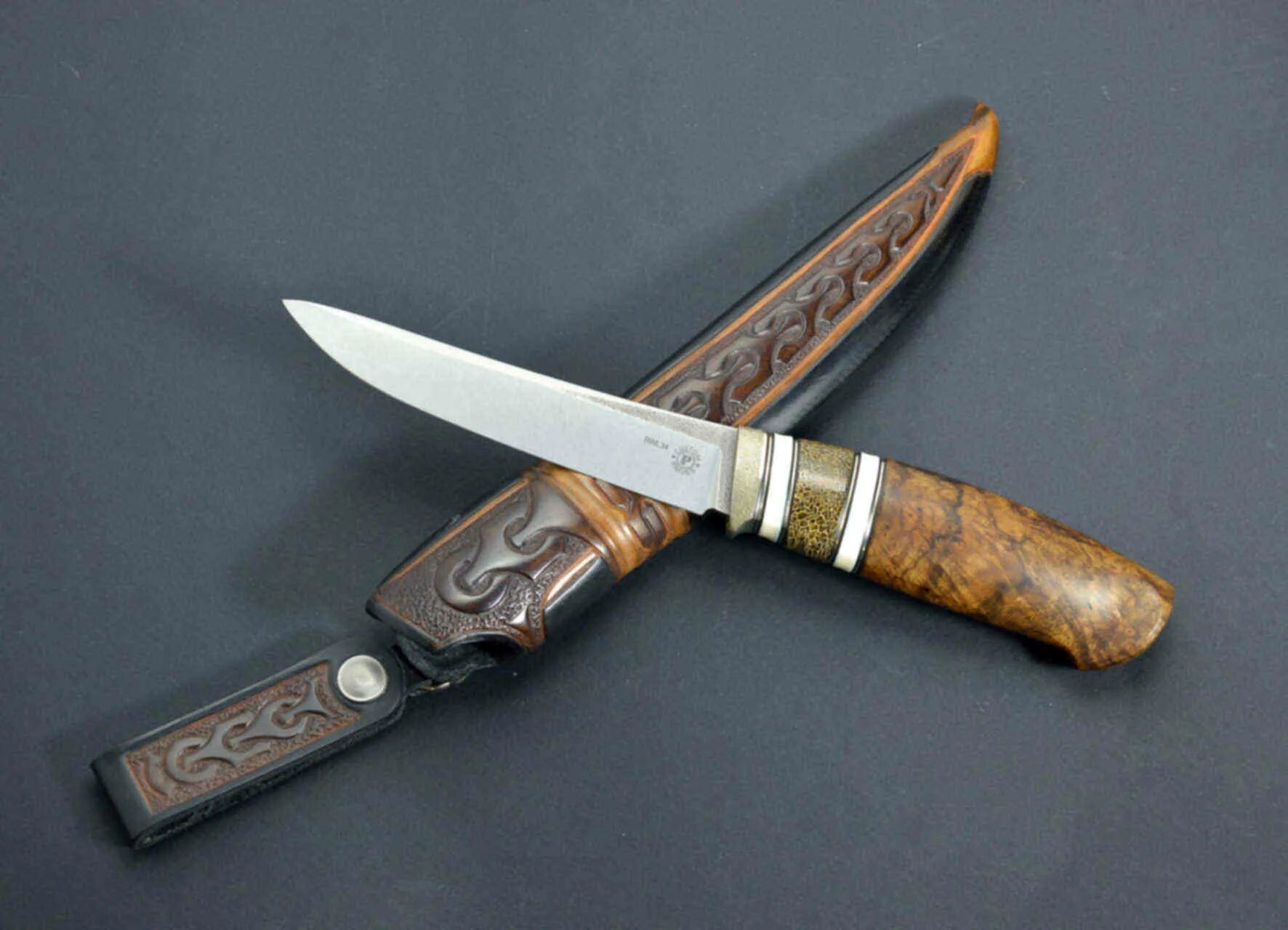 Ножи купить в беларуси. Киргизский нож. Национальный нож киргизов. Белорусские ножи. Киргиз с ножом.