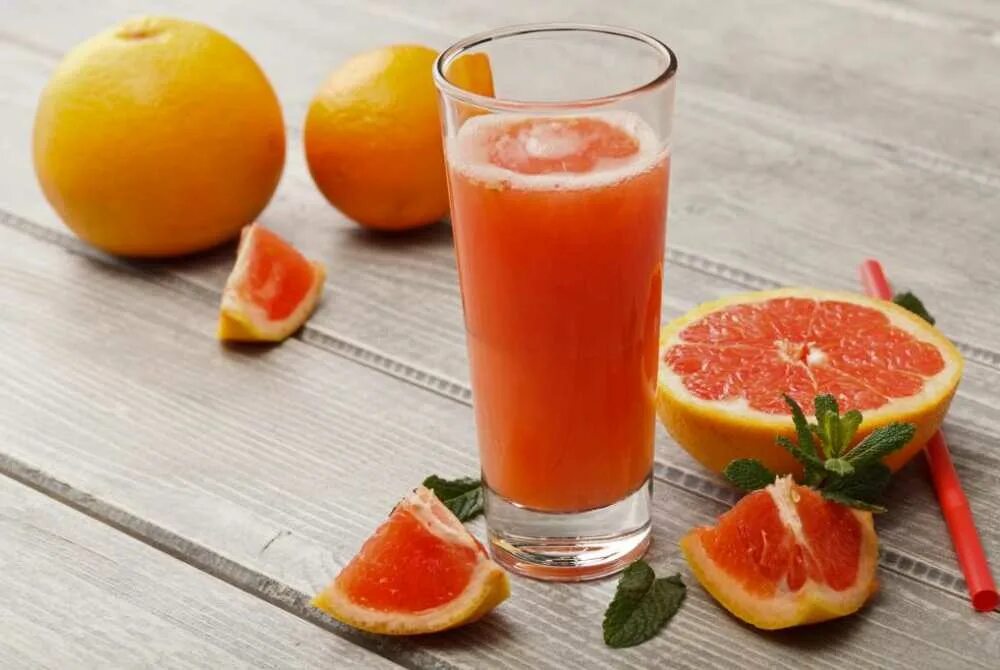 Грейпфрутовый сок можно. Грейпфрутовый сок. Сок апельсин грейпфрут. Грейпфрутовый Фреш. Фреш апельсин грейпфрут яблоко.