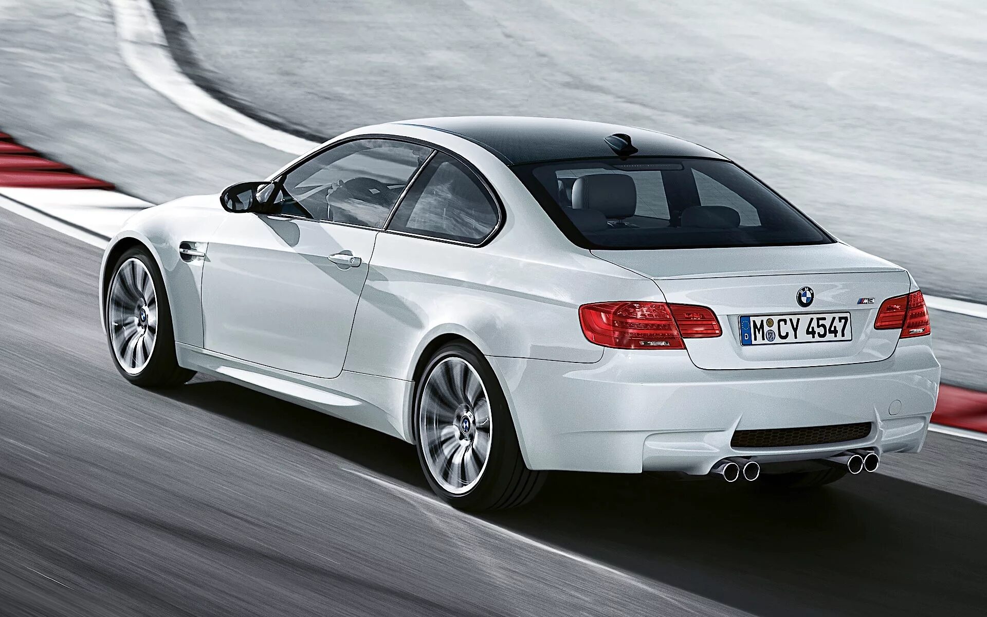 M 3 product. BMW m3 Coupe 2010. BMW e92 Coupe. BMW 3 e92 Coupe. БМВ м3 е92 купе.
