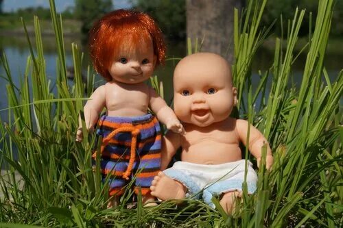 Куклы на речке