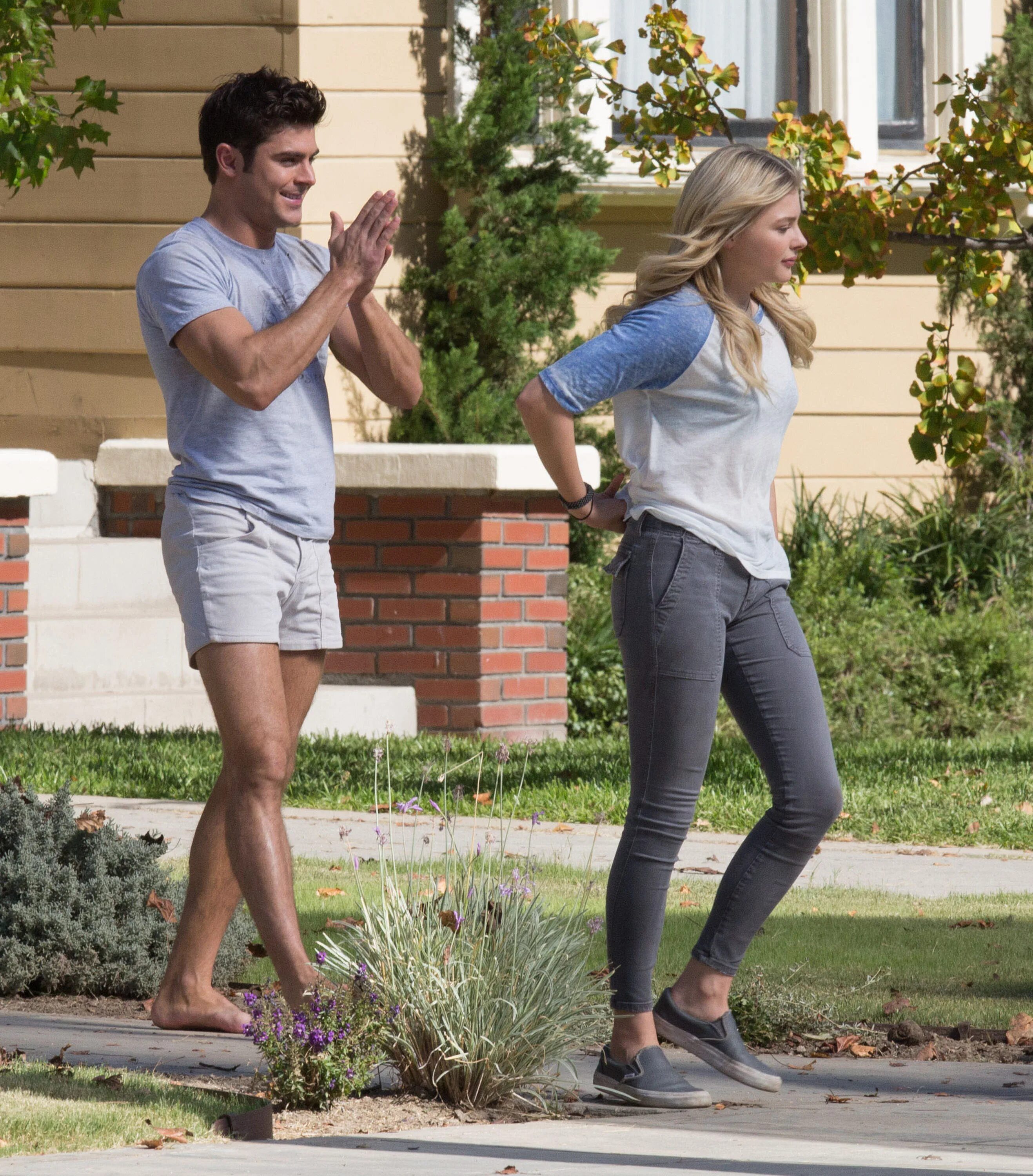 Соседи. Соседи. Хлоя грейс морец и ее парень. Злой сосед. Two neighbors.