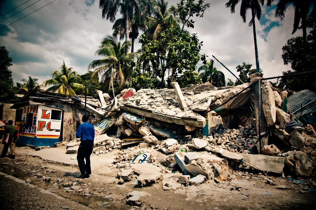 Землетрясение на острове. Землетрясение на Гаити 2021. Землетрясение на Гаити 2010. Порто Пренс Гаити землетрясение. Гаити 2010 год.