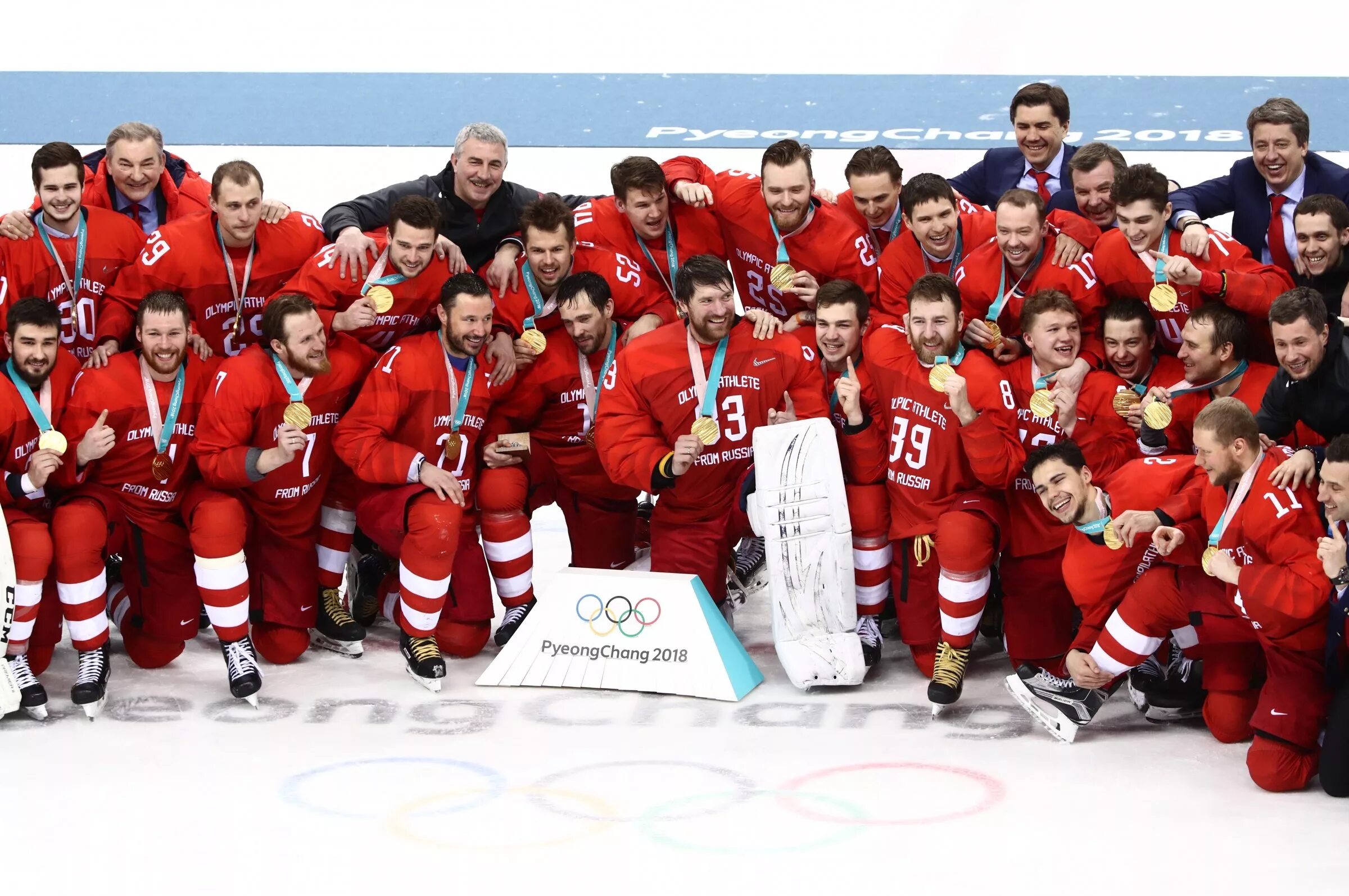 Чемпионат россии по хоккею с шайбой мхл. Олимпийские чемпионы хоккей. Олимпийские чемпионы России хоккей. Хоккей с шайбой на Олимпийских играх.