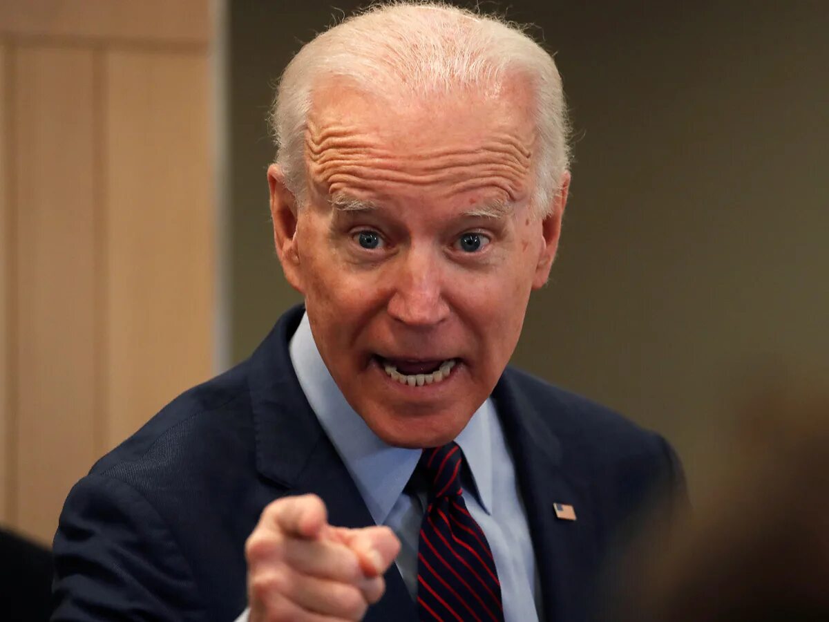 Джо байден демократ. Байден задумался. Фотографии джо байдена. Джо байден лох. Байден придурок.