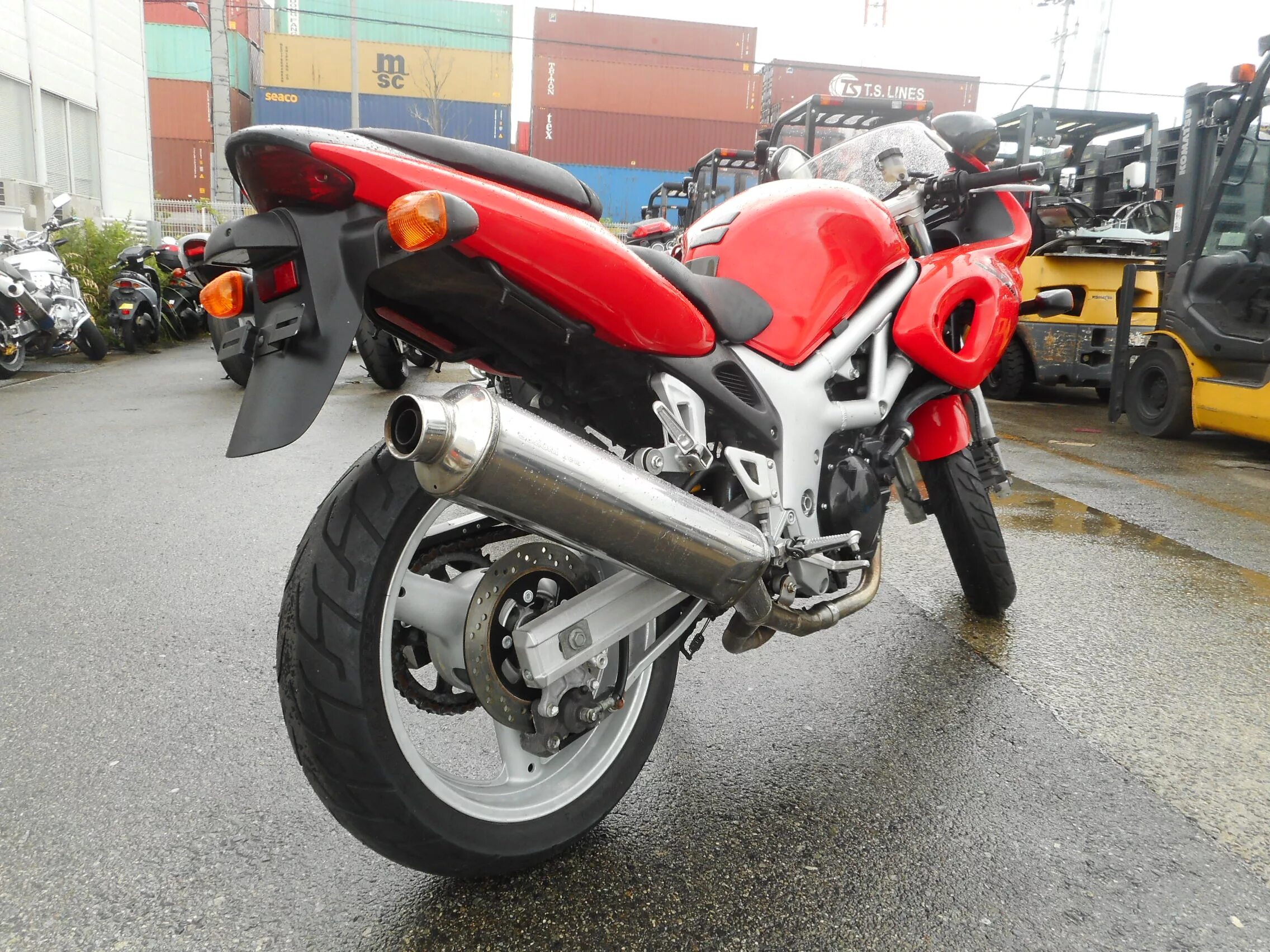 Suzuki sv400s 2005. Мотоцикл сузуки 400 кубов. Сузуки 400 кубов. Suzuki 400 кубов. Suzuki gsr 400 2008.