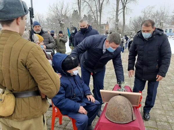 Погода в станице восточная усть лабинского. Погода в станице восточная усть лабинского. Сфера усть лабинск. Станица восточная усть-лабинского. Памятник прогрессу.