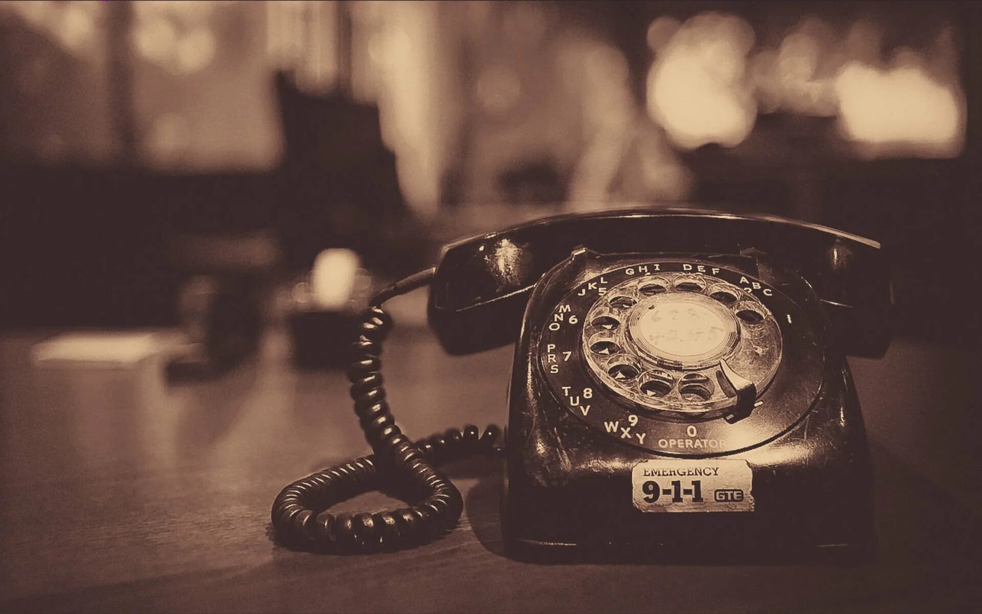 Телефонная трубка. Старинный телефон. Телефонный аппарат ретро. Фон для телефона.