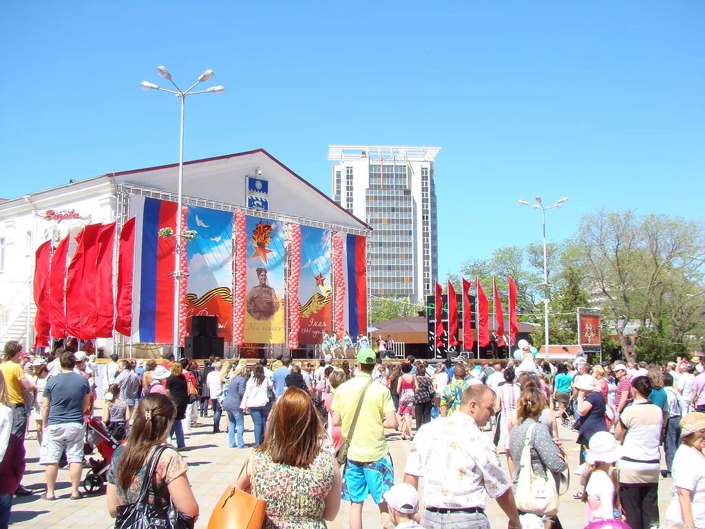 9 Мая Анапа. Анапа люди в городе. Анапа май. Народы города Анапа. 1 мая анапа