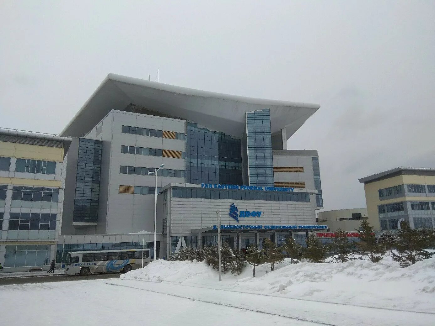 Cats dvfu. Здание дальневосточного федерального университета (двфу). 9 корпус двфу. Здание двфу владивосток. Кампус двфу остров русский.