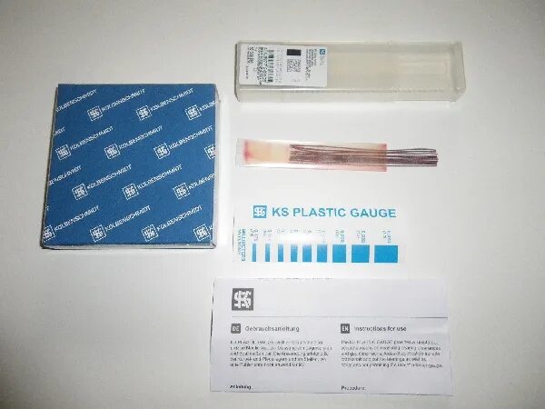 Plastigauge kolbenschmidt артикул. Пластик гейдж. Полосы измерительные для подшипников скольжения ks plastic gauge. Набор для измерения зазора во вкладышах. Ks kolbenschmidt plastic gauge.