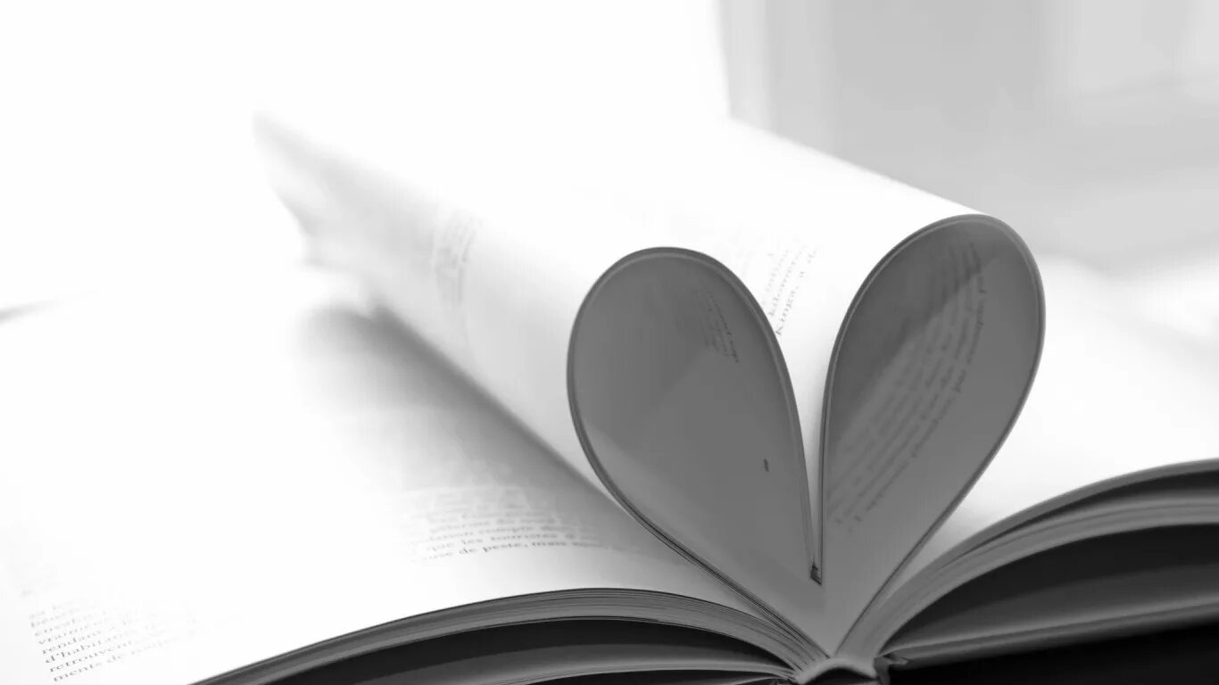 Эстетика книг черно белое. Книга чёрно белая. Книжка на черном фоне. Эстетика черного. Книга черно белая.