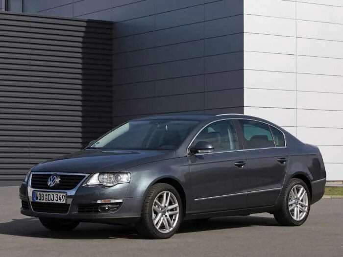 Купить б/у Volkswagen Passat B6 1.8 AT (160 л.с.) бензин автомат в Пензе: чёрный