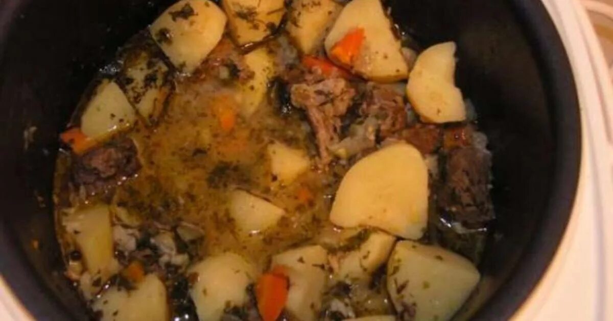 Рецепт картошка с овощами в мультиварке. Тушёная картошка с мясом. баранина тушеная с картошкой. картошка с мясом в мультиварке. тушеная картошка в мультиварке.