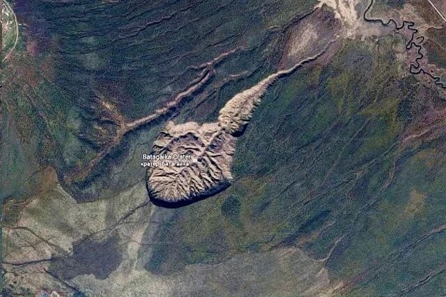 Батагайка. Батагайка кратер в Сибири. Кратер Батагайка в Восточной Сибири. Батагай разлом. Батагайский кратер в Якутии.