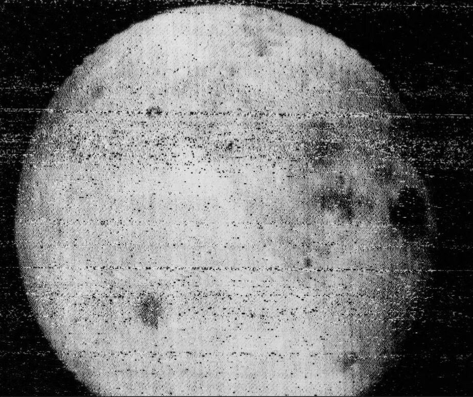 Первые снимки обратной стороны луны. Первый снимок обратной стороны Луны. Обратная сторона Луны 1959. Снимок обратной стороны Луны 1959. Луна 3 снимки обратной стороны Луны.