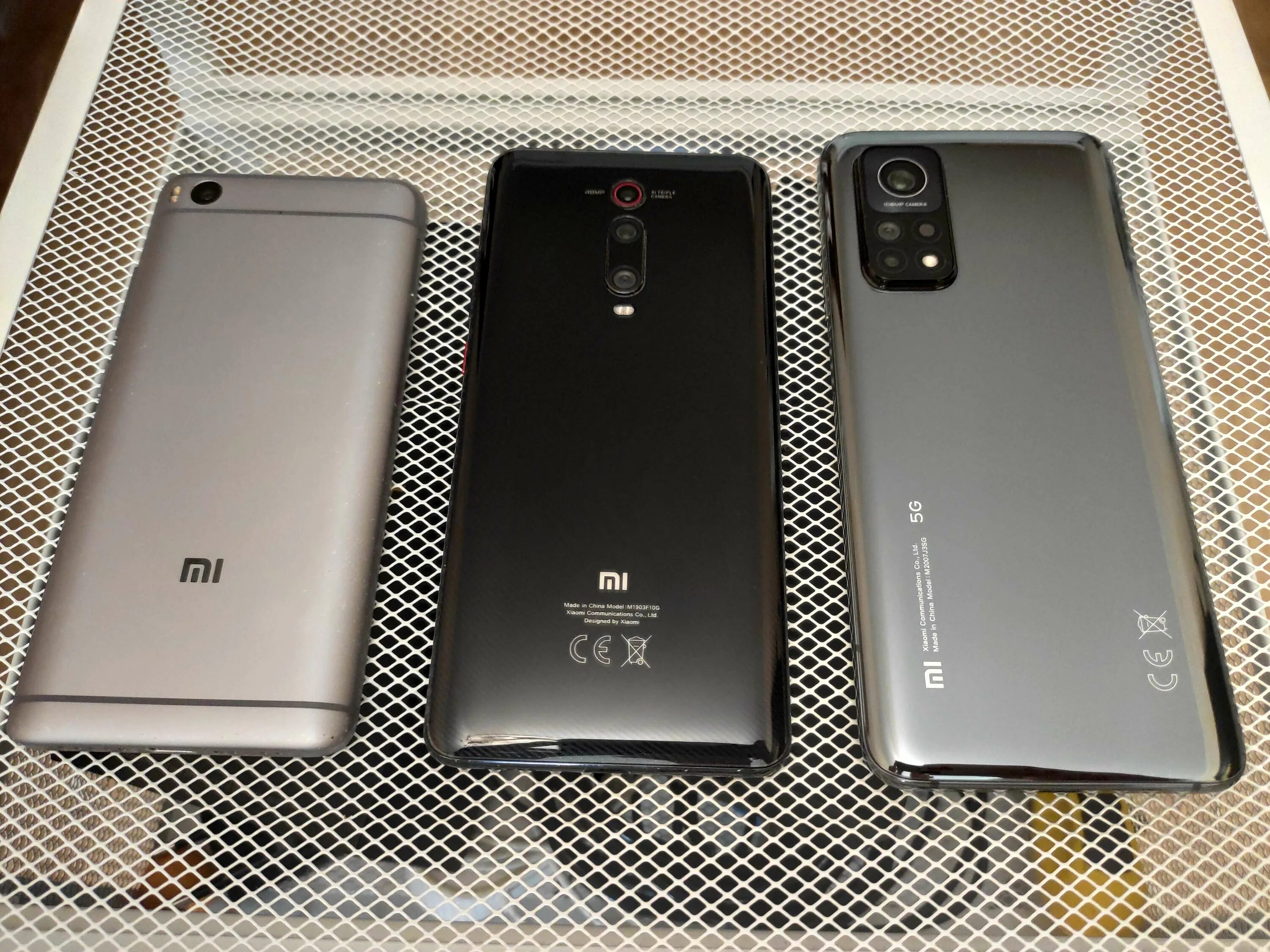 LG телефоны 2021. Лучшие телефоны 2021. Телефоны андроид 2021. Mi 2 камеры смартфон. Смартфон с хорошей камерой до 40000