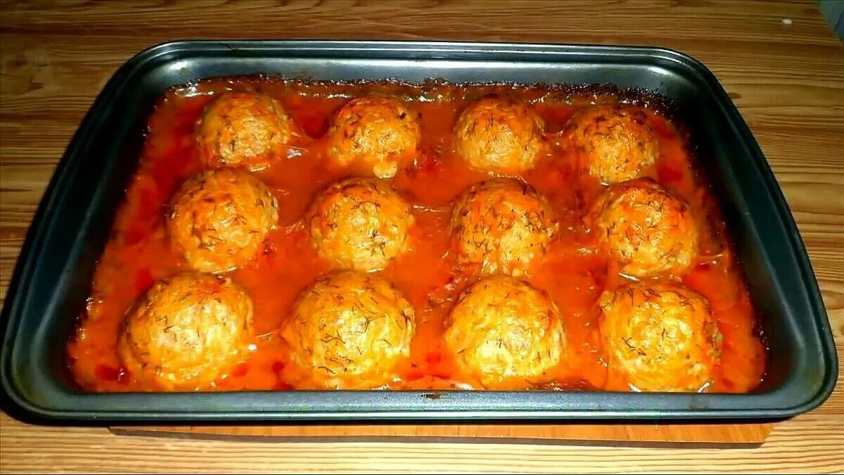 Ежики из фарша и риса в духовке. Тефтельки с подливкой в духовке из фарша. тефтели с рисом с подливкой в духовке. тефтельки в духовке с подливкой. тефтели в духовке с подливкой.
