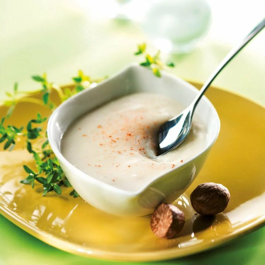 Соус горгонзола. Соус молочный сладкий. Соус молочный сладкий. Соус бешамель ингредиенты. Соус молочный бешамель.