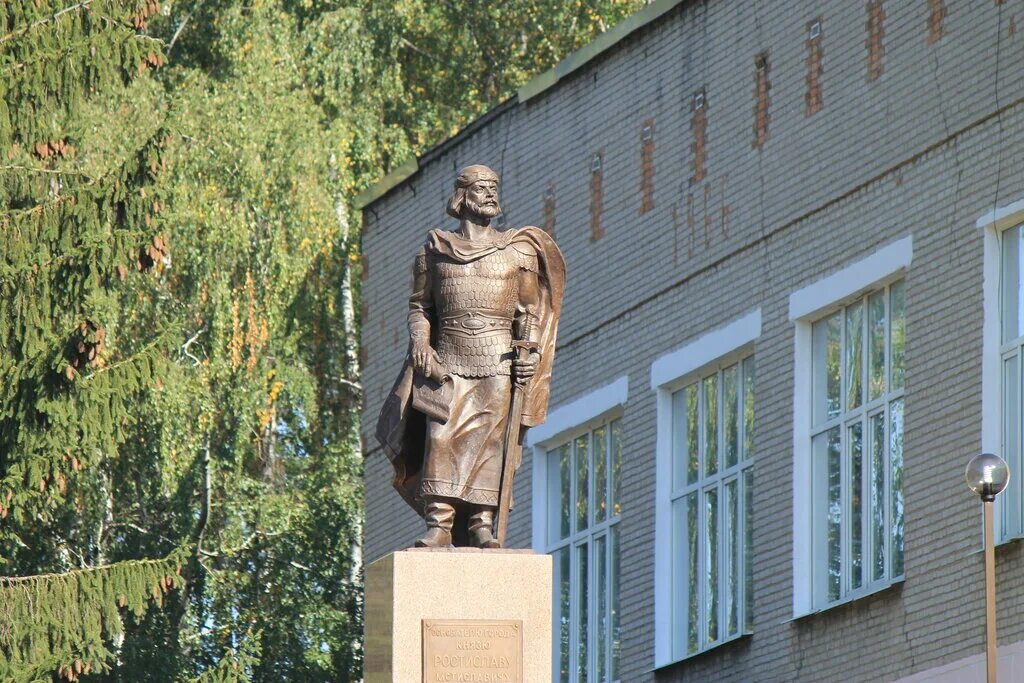 аллея славы рославль. рославль монумент князю ростиславу. князь ростислав рославль. памятник князю ростиславу в рославле. памятник князю ростиславу в рославле.