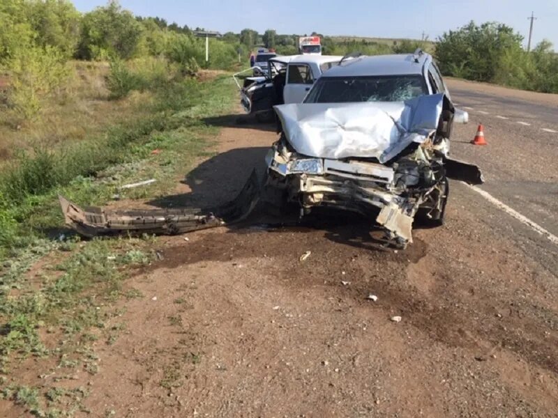 Новости новосергиевка оренбургская. ДТП В Новосергиевском районе Оренбургской области. Авария в Шарлыке Оренбургской области. ДТП В Шарлыке Оренбургской области. Авария Новосергиевский район Оренбургская область.