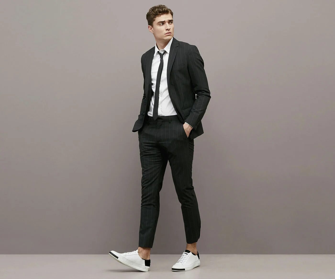 Черный костюм слим фит. Костюм Zara man Slim Fit. Черный костюм мужской. Мужчина в костюме.