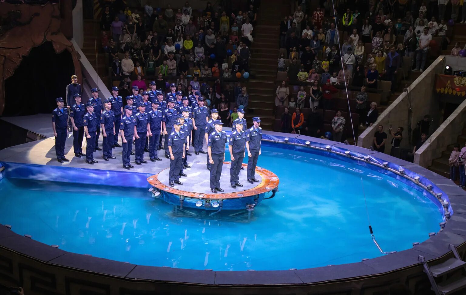 Цирк воронеж. Принц цирка шоу фонтанов краснодар. Воронежский цирк фото. Цирк воронеж арена. Цирк принц цирка воронеж.