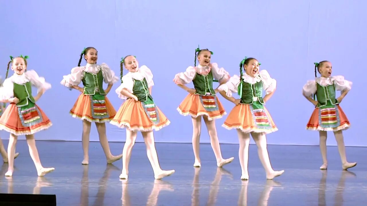 Эстонская "полька через ножку". Эстонская полька. Эстонский танец полька через ножку. Эстонская полька танец. Спрингер норвежский танец.