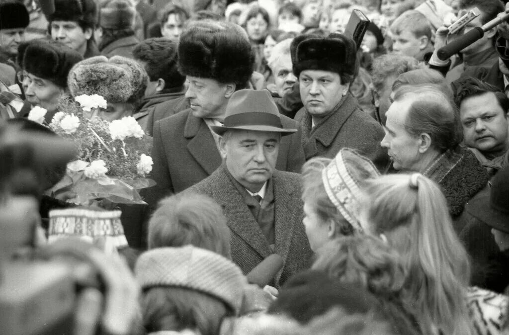 Горбачев 1987. Роль горбачева в гдр кто играет