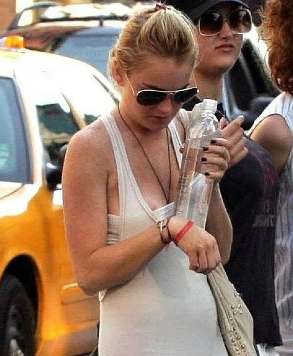 энн хэтэуэй без лифчика. дженнифер лав хьюитт соски. бритни спирс подмышки. вылез сосочек. вылез сосочек.