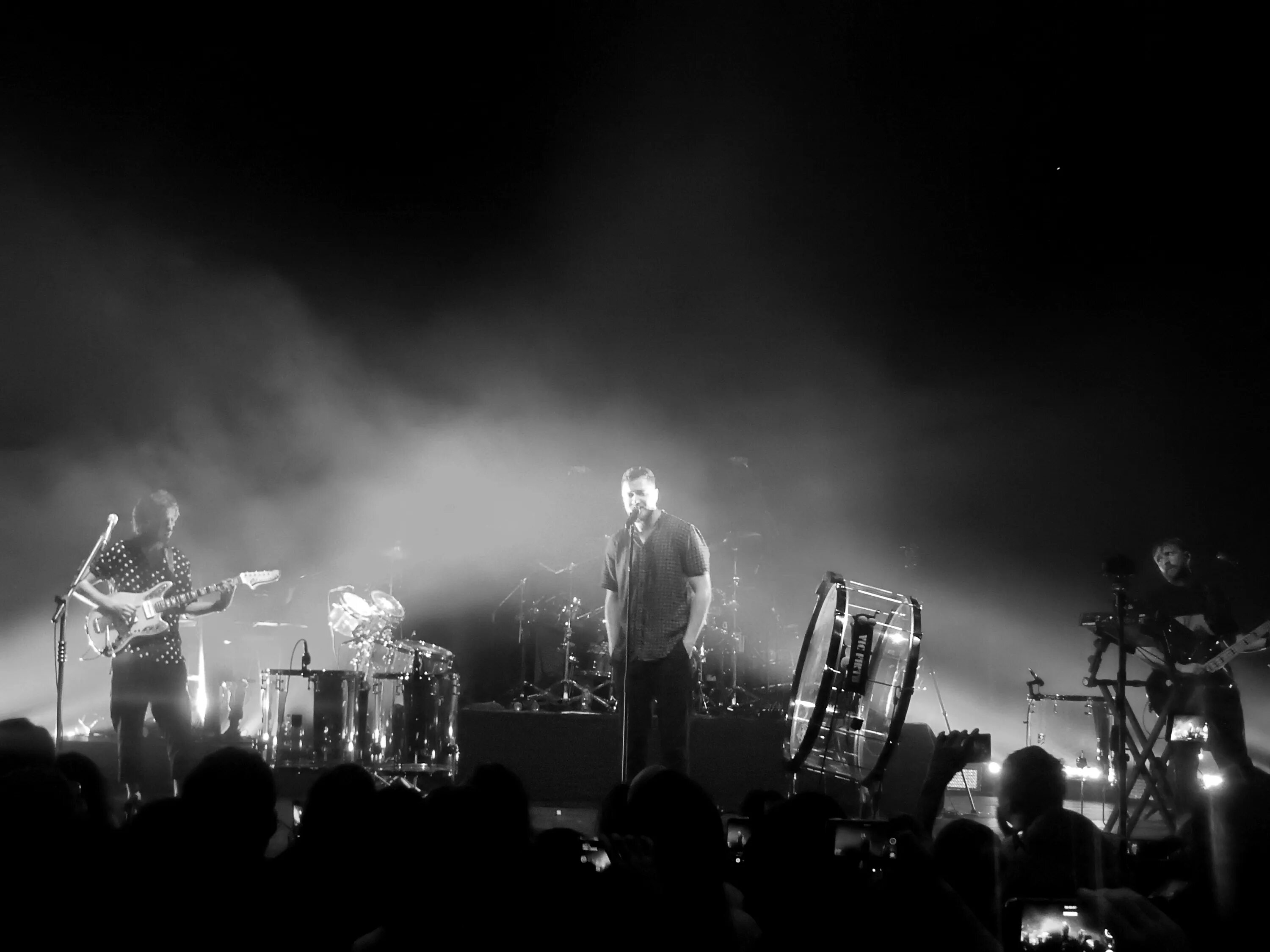Imagine dragons amsterdam обложка. Imagine dragons amsterdam. Imagine dragons: smoke + mirrors live (2016). Amsterdam imagine dragons перевод. Дэн рейнольдс рок.