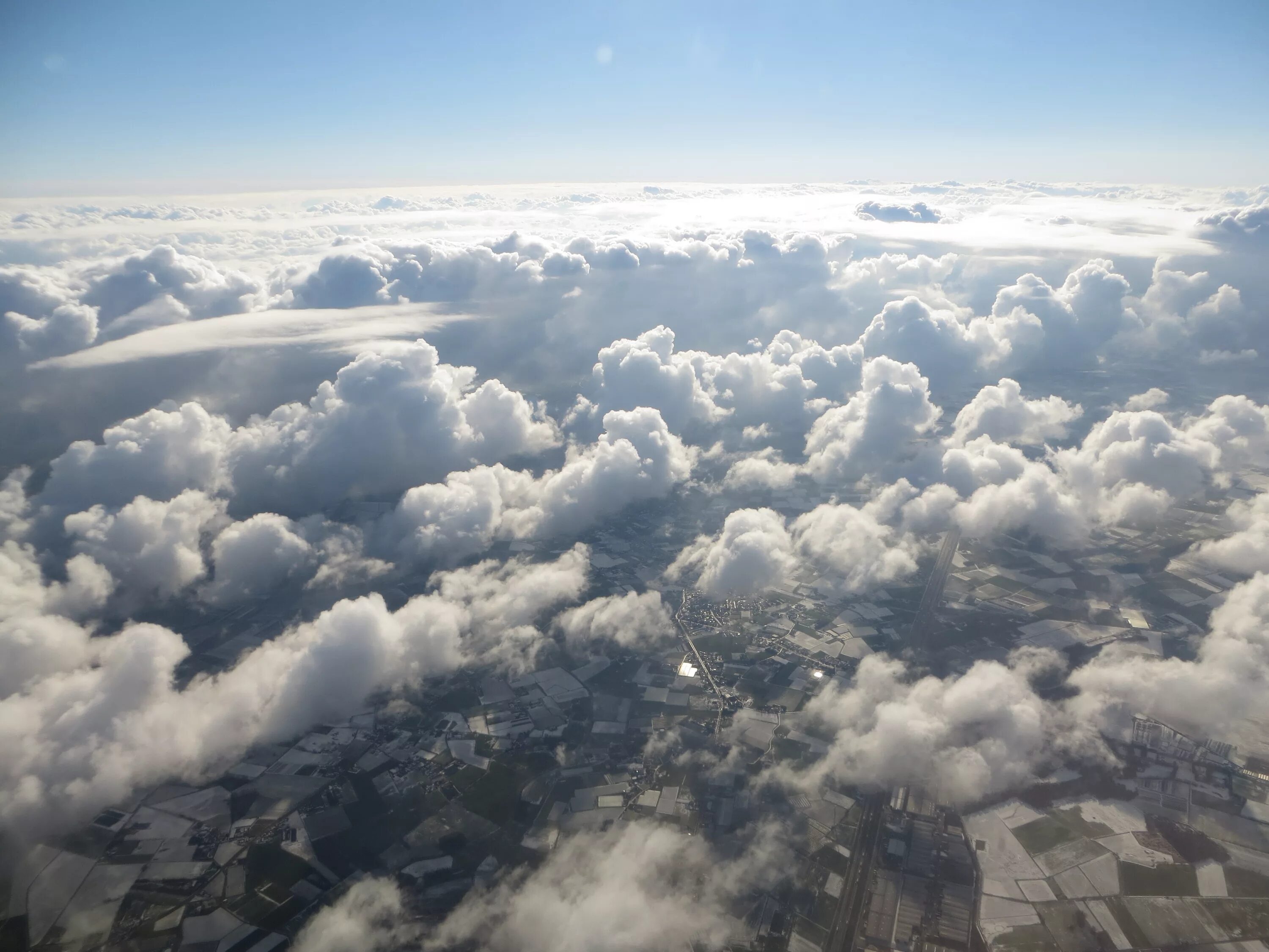 Облака. Облака сверху. Облака вид сверху. Небо вид с самолета.