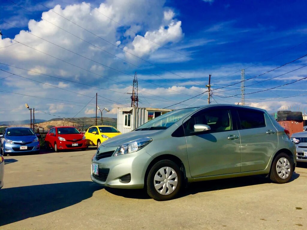 Дром омск купить тойоту. Тойота Витц 2013. Toyota Vitz 2013. Toyota Vitz 2013 зелёный. Тойота Витц новый 2013.