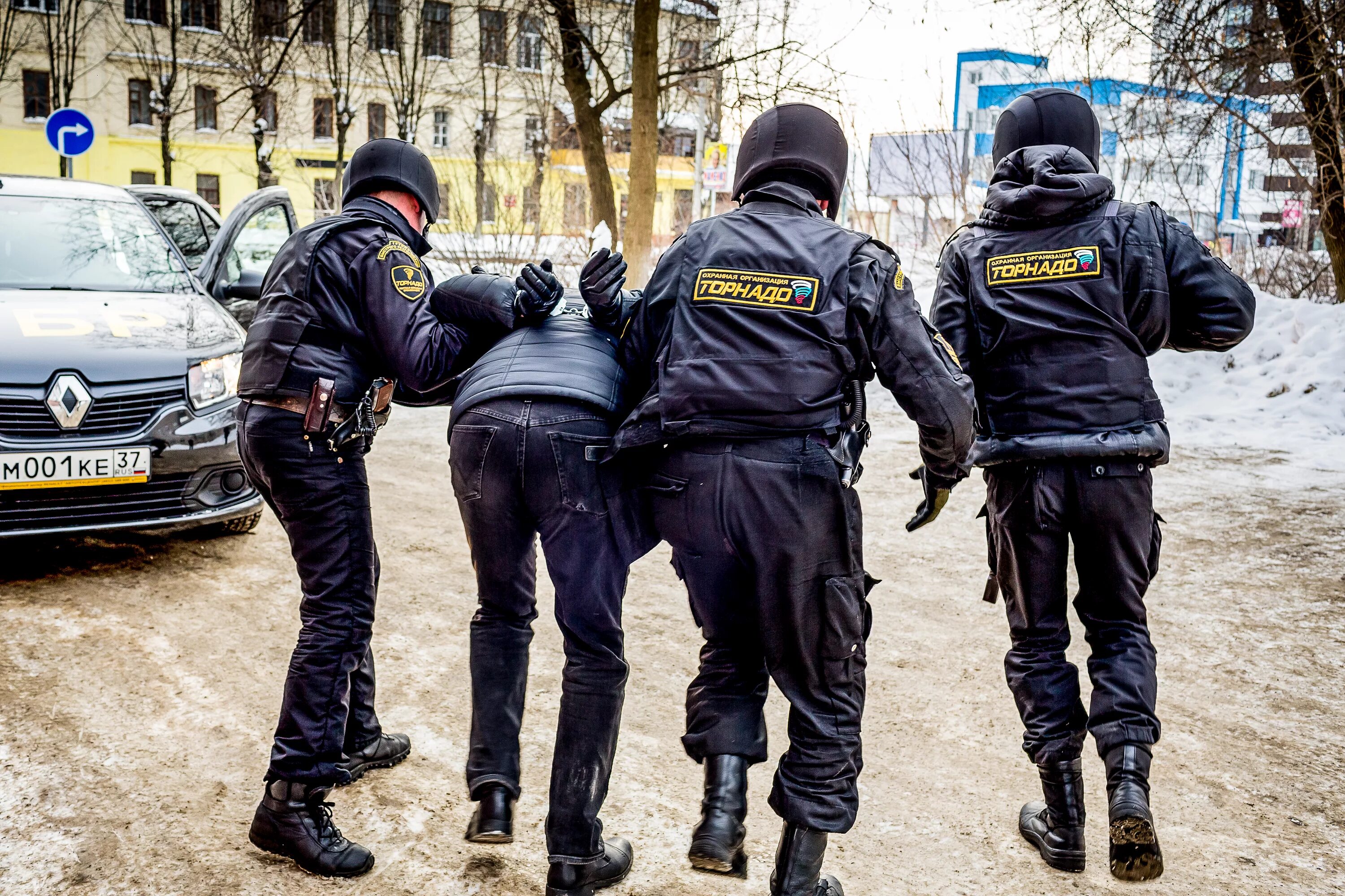 Охранное агентство ураган сосновоборске. Частная охранная организация эмблема. Ураган охрана красноярск. Ураган охрана красноярск. Охранник гаражей.